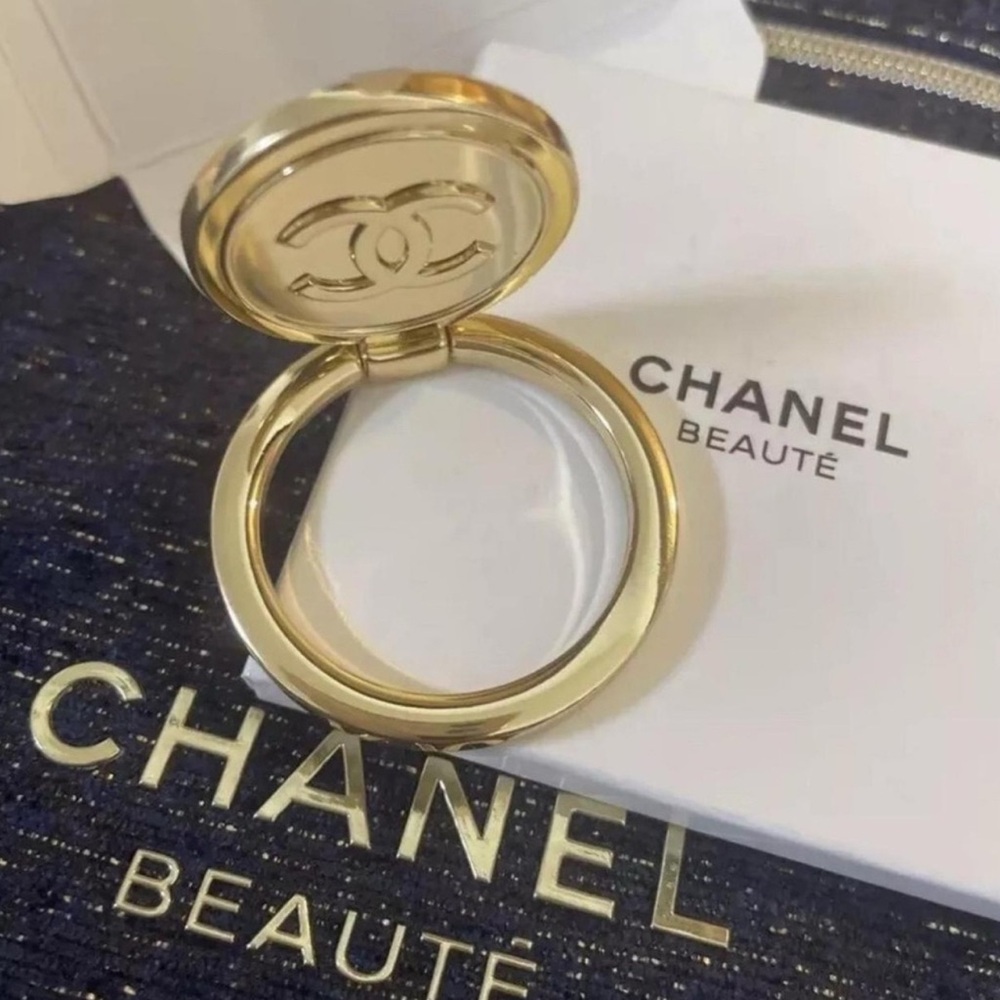 Chanel Gold pop socket.